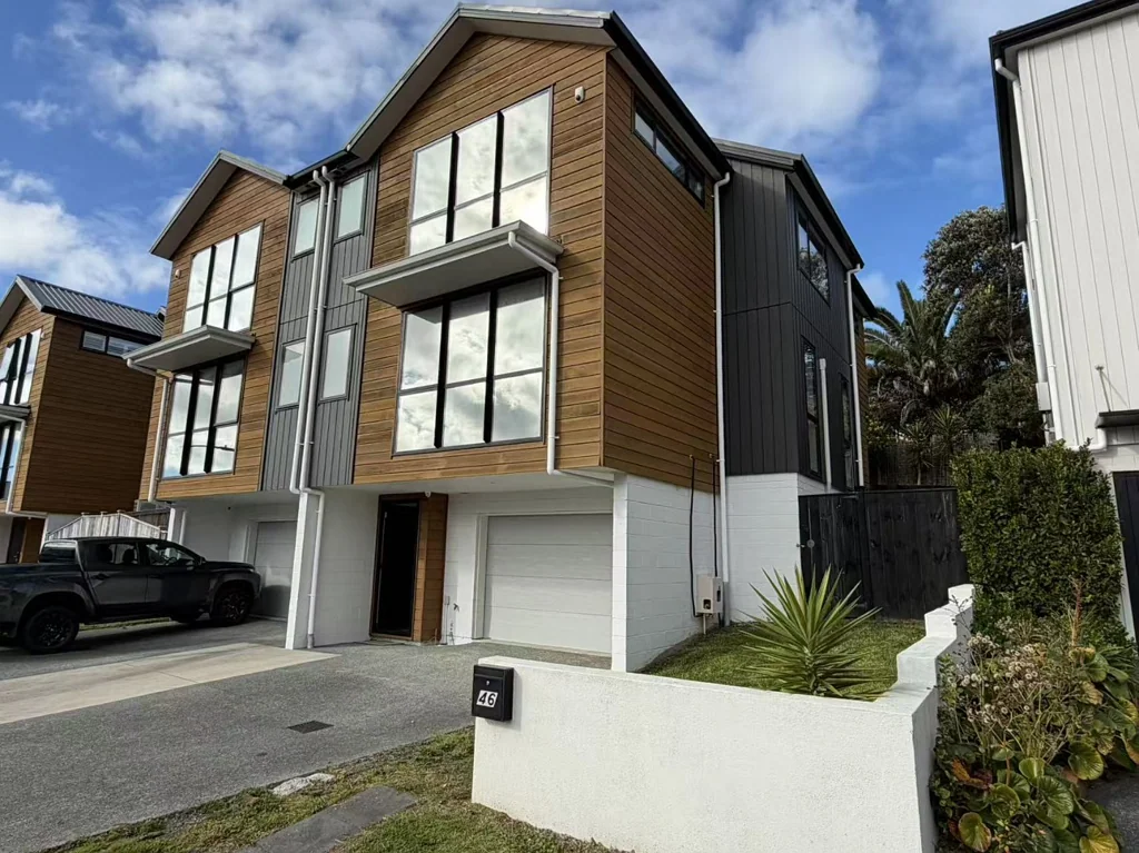 Modern Coastal Townhouse - Low-Maintenance Living in a Prime Location