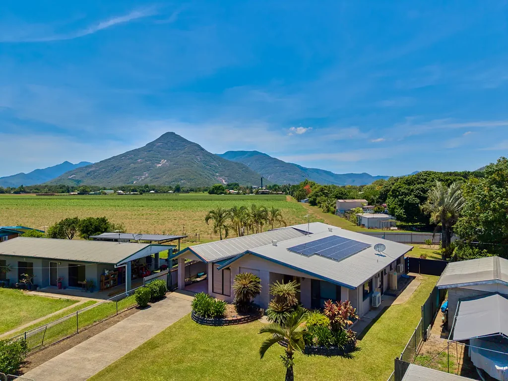 Gordonvale 3બેડરૂમ A STUNNING HOME WITH A POOL & SHED ON A 971 SQM BLOCK