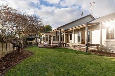 Western Heights 4 Bedroom Comprehensively Renovated, Meticulously Kept