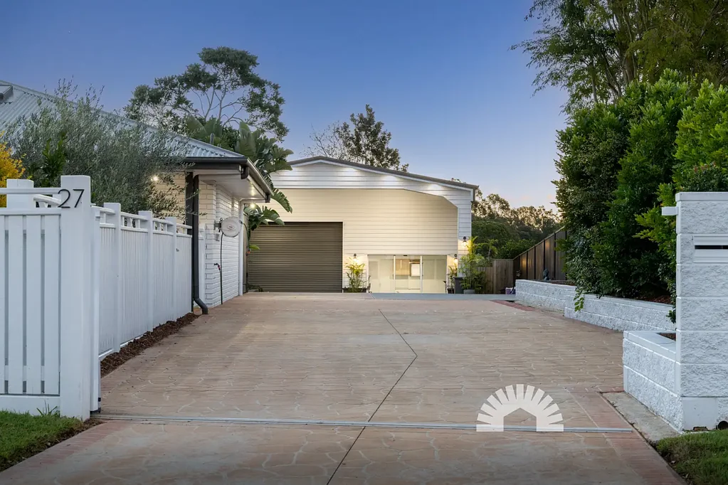 Burpengary 4房 在家经营您的事业：全新翻修 + 终极巨型棚屋 Run Your Empire from Home: Fully Renovated + Ultimate Mega-Shed