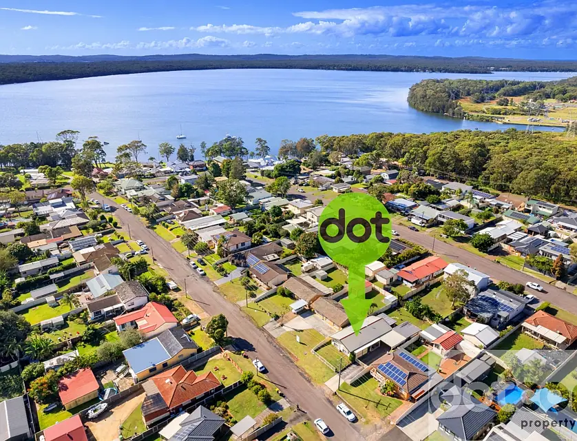 57 Campbell Parade, Mannering Park, NSW 2259, 3 Kuwarto, 1 Banyo, House