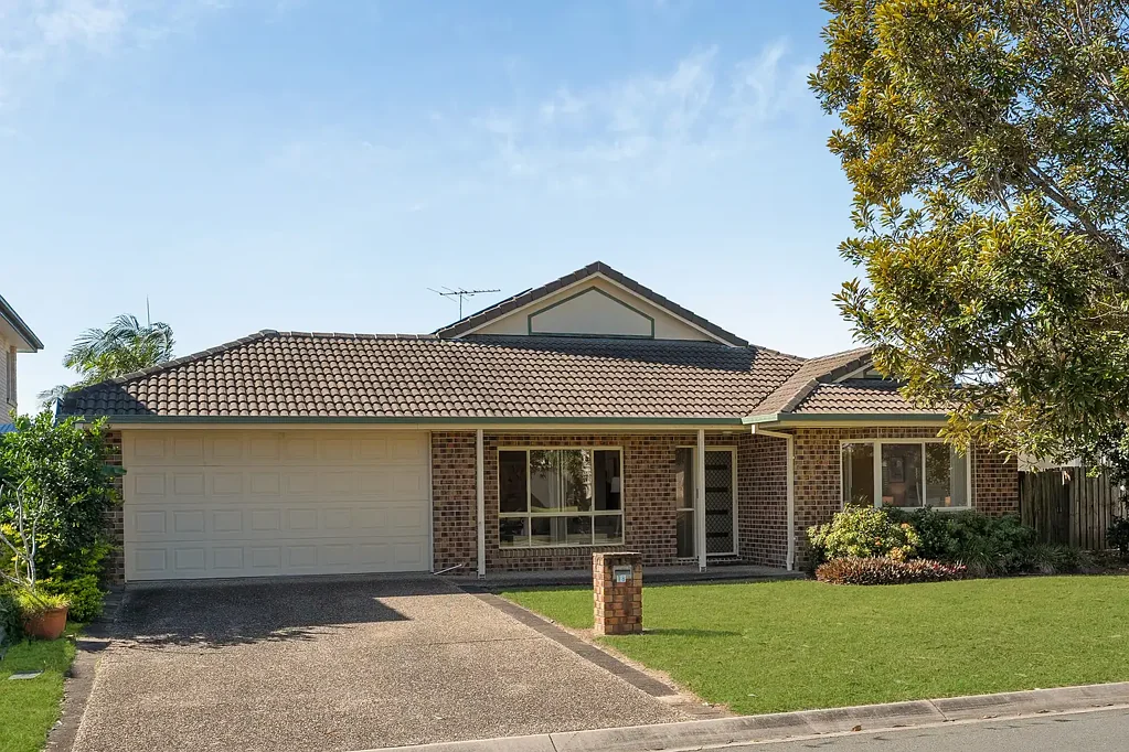 North Lakes 4房 Bridgehaven Estate精良设计 592m²全围栏地块 宽敞主卧带步入式衣帽间 两处空调生活区 精装厨房 太阳能系统 双车位车库 Family Comfort on 592m² in the Heart of Bridgehaven