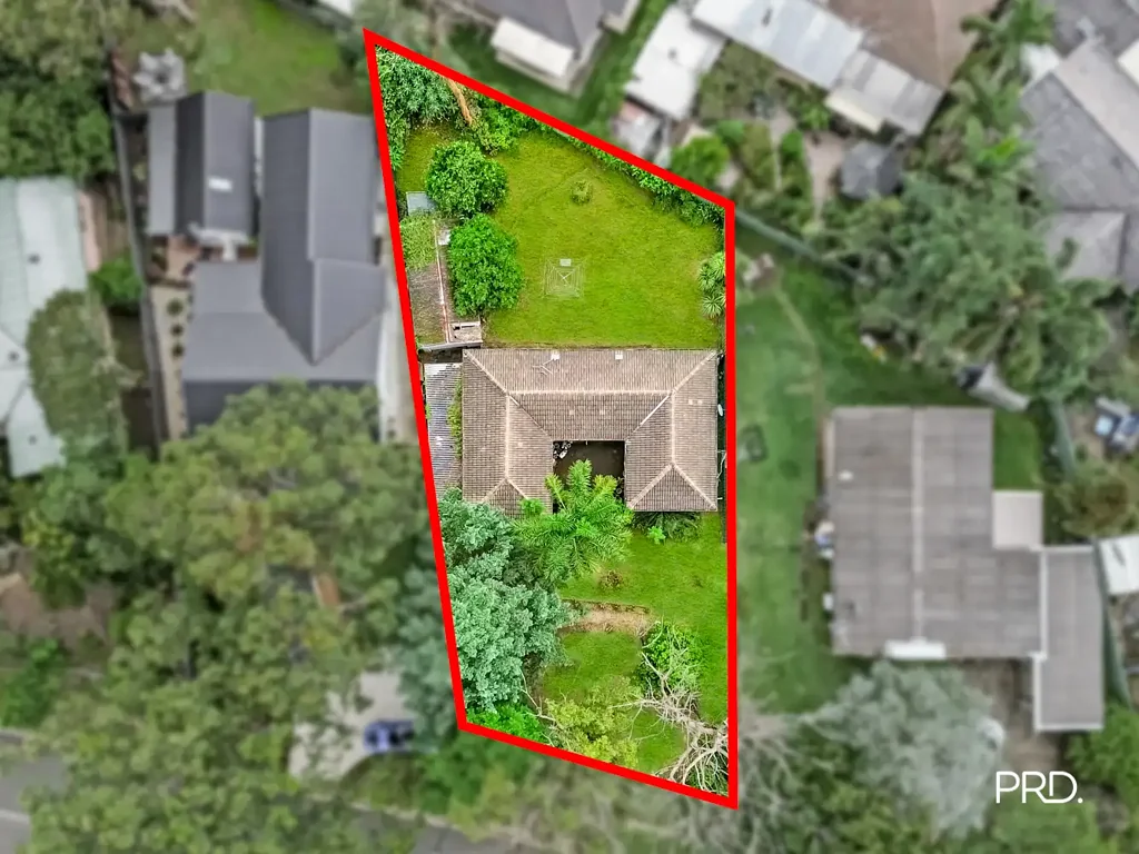 Blaxland 3房 Blaxland中心位置 758m²平地庭院 三卧温馨布局 投资发展潜力大 生活便利触手可及 Endless Potential on a Level 758m² Block