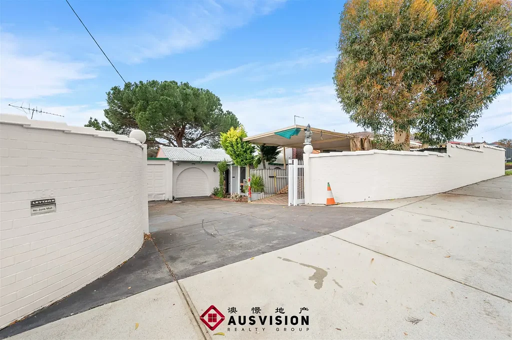 Characteristics house in Prime Bedford Location