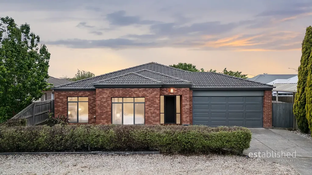 19 Dolphin Crescent, Point Cook, VIC 3030