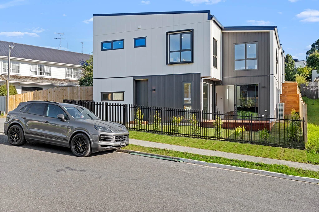 Browns Bay 5房 Rangi学区内住宅！舒适奢华，智能现代家居技术，步行即至海滩，为真实家庭生活而设计！ Luxury Comfort Meets RANGI Zone Convenience