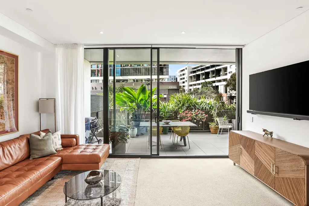 Executive Living : Fully furnished 1 Bedroom + Study Apartments (3 Months Only)