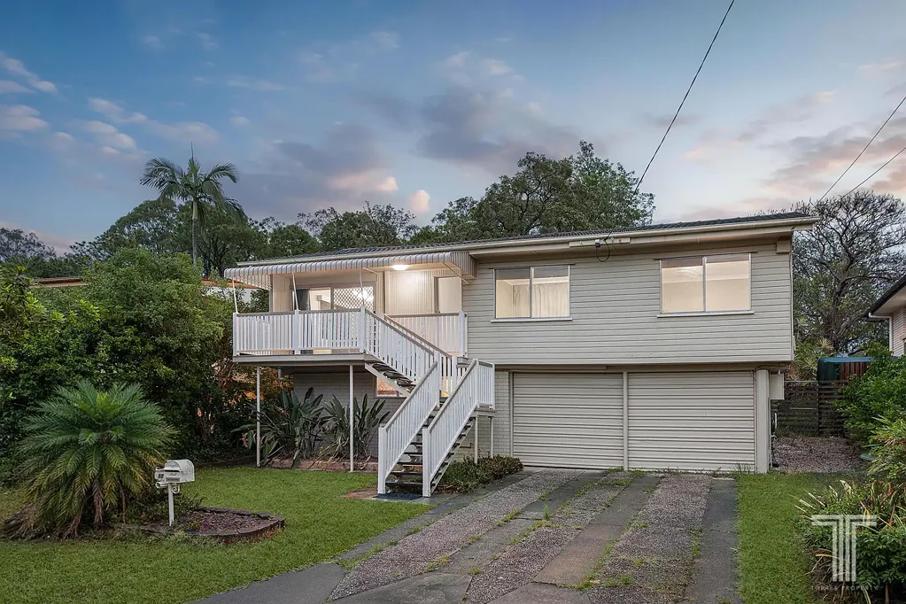 52 Pareena Crescent, Mansfield, QLD 4122
