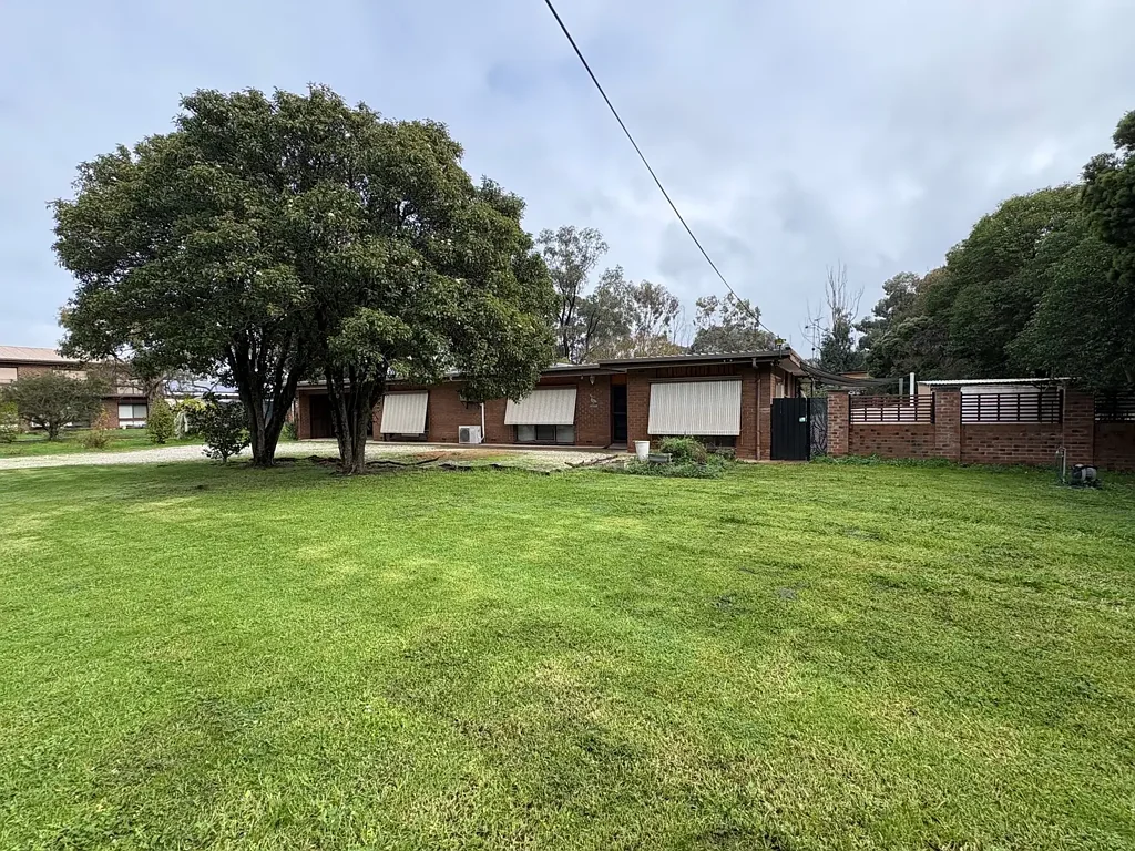 Renovated Acreage Living with Large Shed in Kialla West!