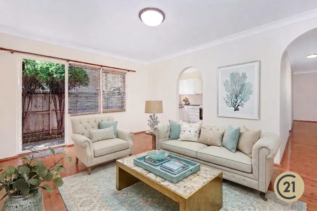 LARGE TWO BEDROOM APARTMENT WITH PRIVATE COURTYARD