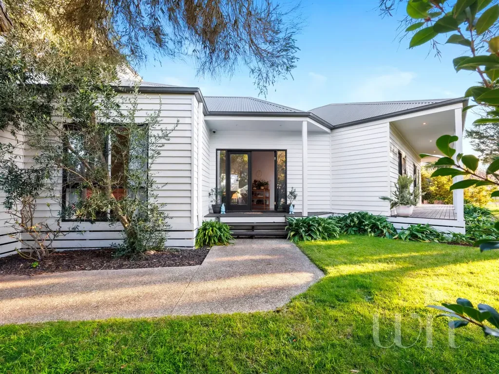 Mount Martha 4 Bedroom Laidback Living by the Bay