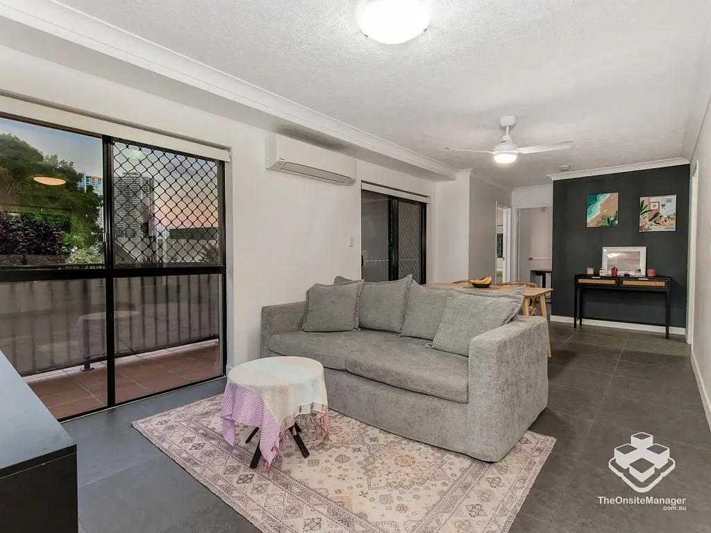 Southport 2 Bedroom Skyline Views and Parking Galore!
