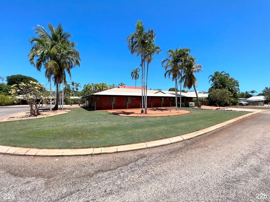 Spacious 3 bedroom 1 Bathroom Duplex in Cable Beach!
