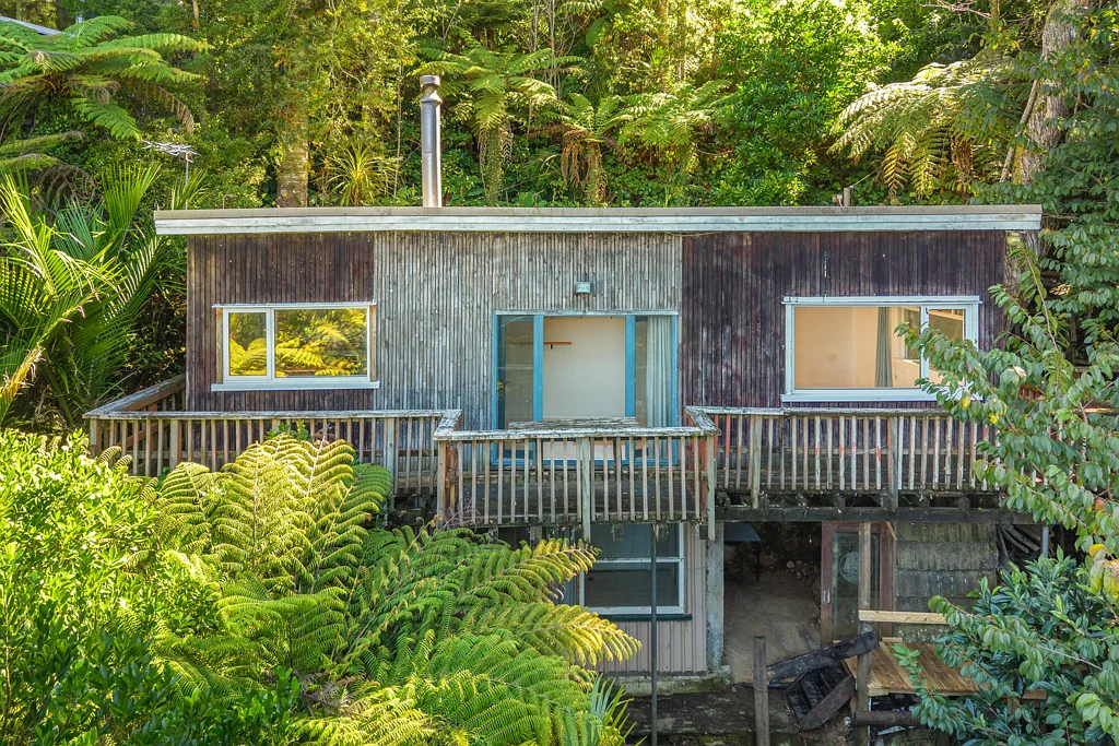 Titirangi 1ห้องนอน Unlock the Potential - Treetop Retreat!