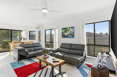 Ashmore 4Zimmer Quietly Positioned & Luxury Designed for Effortless Modern Living !!!
