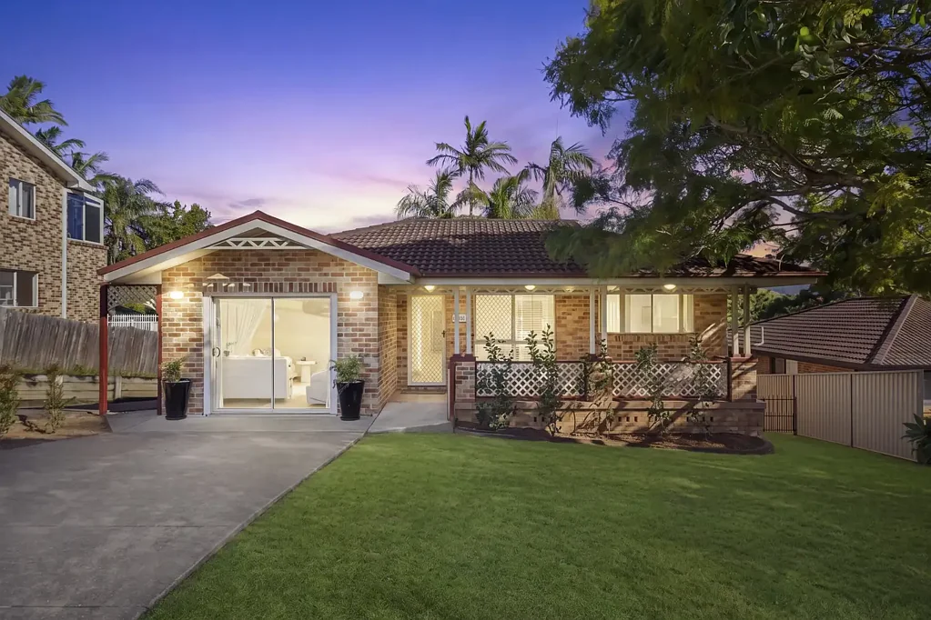 Boambee East 3房  Stylish Central Living with Beautiful Elevated Views