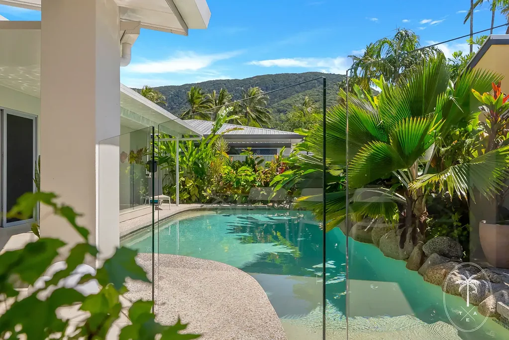 Palm Cove 4房  Luxurious Family Home in Palm Cove's Golden Triangle