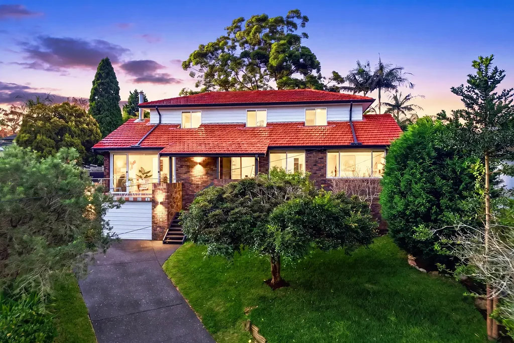 Frenchs Forest 5房 获奖翻新 758平米土地 独立granny flat Taj Mahal厨房 城市景观 宽敞卧室 智能空调 智能照明 近医院学校 Brand-New Interiors, City Outlooks, and a Self-Contained Flat