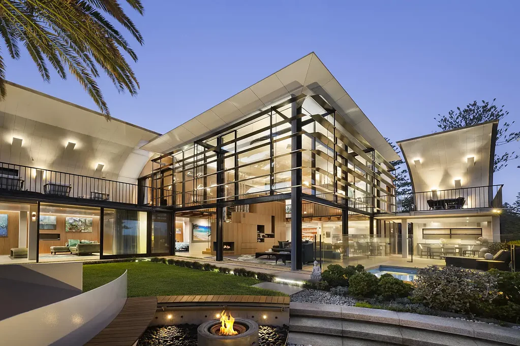 Collaroy 5 Slaapkamer The Point House: A Showcase of Architectural Beauty, Craftsmanship & Northerly Cliff-Front Views