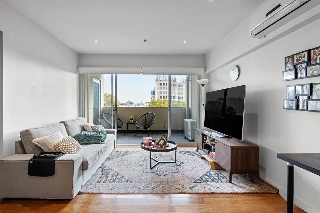 Moonee Ponds 1Zimmer Top-Floor Living with Elevated Outlook in Boutique Block of 12
