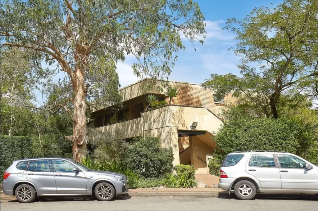 Classic Apartment Offering Space, Comfort & Location