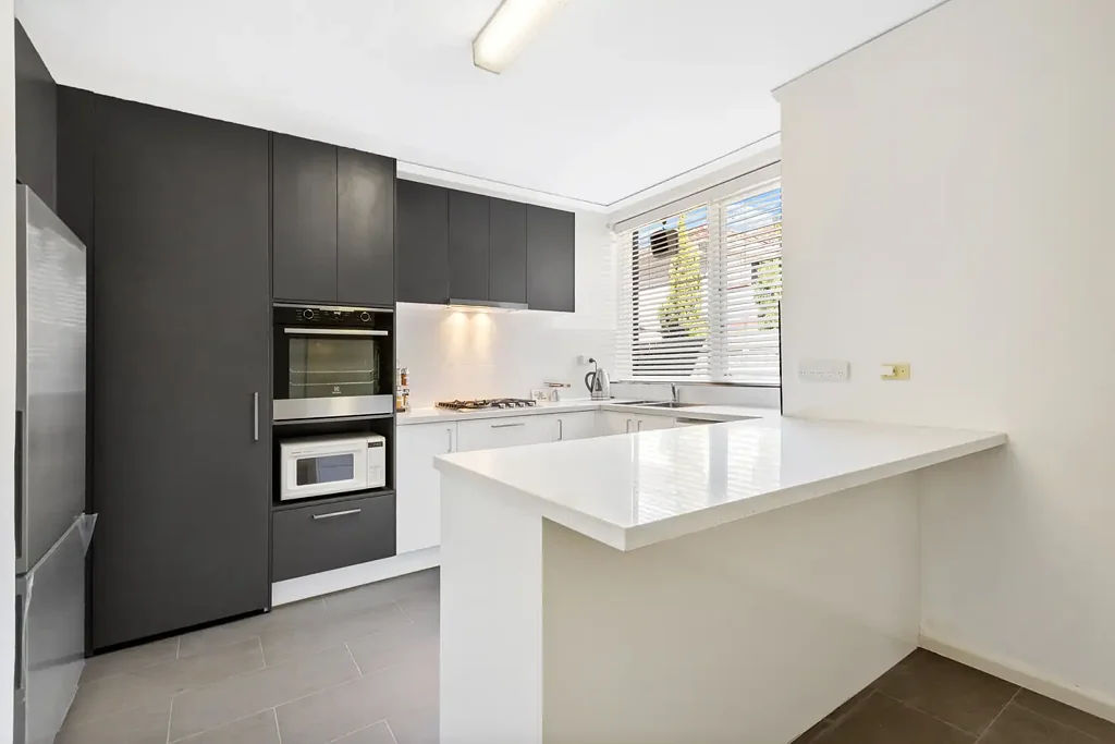 GROUND FLOOR TWO BEDROOM APARTMENT IN THE PERFECT LOCATION!| FLARE REAL ESTATE