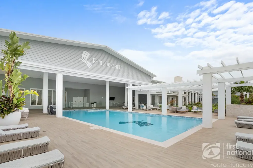 Forster 3Habitaciones Contemporary Living in Palm Lakes Estate: Stylish 3 Bedroom Villa