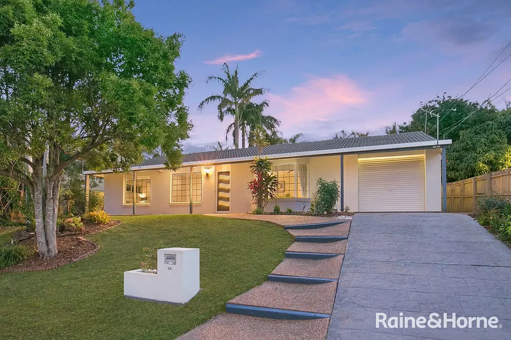 Springwood 4બેડરૂમ Modern Home in a Prime 'Springwood' Location.