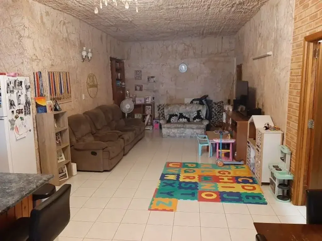 Coober Pedy 6 Bedroom QUIET LOCATION - TWO BEAUTIFULLY FINISHED DUGOUT PROPERTIES ON FREEHOLD TITLE