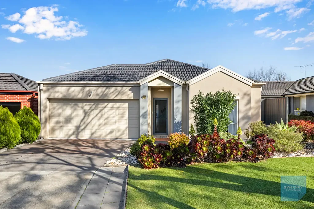 Caroline Springs 4ਬੈੱਡਰੂਮ Light-Filled Living with Space, Style & Rare Rear Access!
