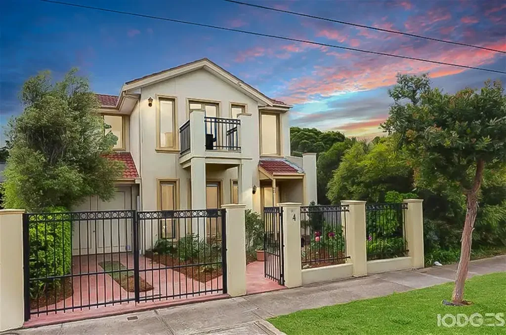 Spacious Townhouse Near Dendy Park