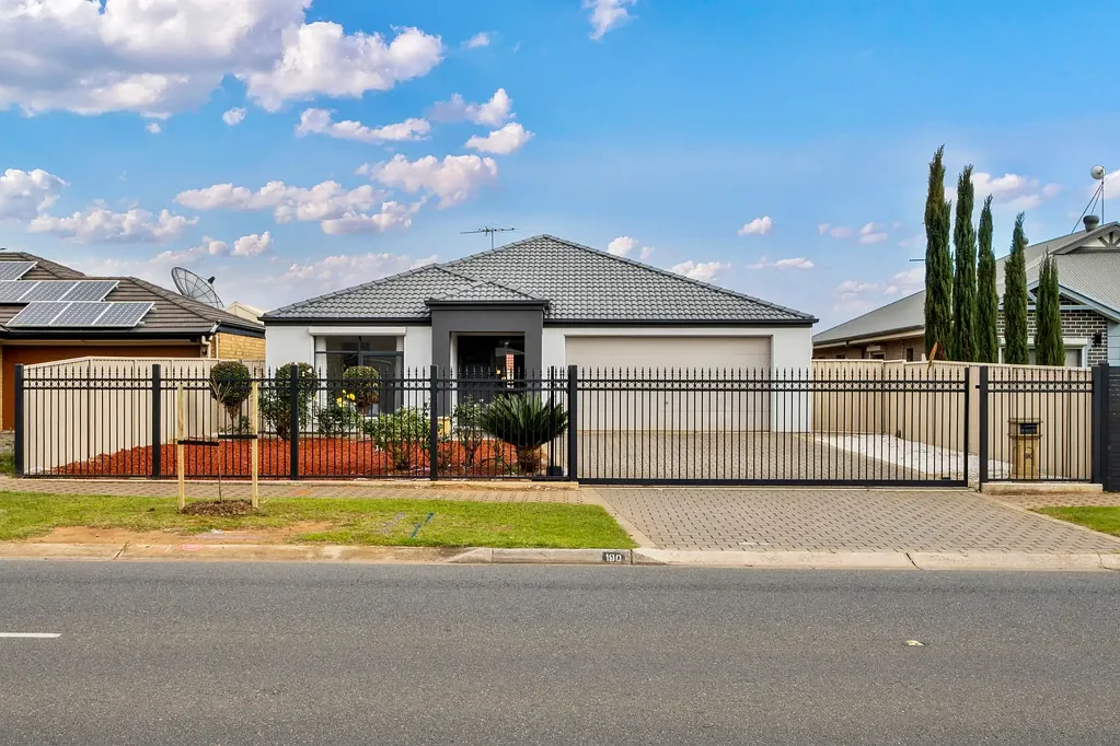 Parafield Gardens 4कमरा Four-Bedroom Flexibility in a Connected Northern Pocket