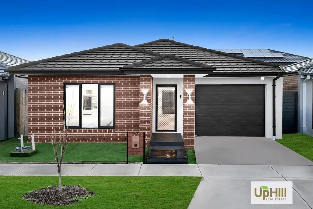 70 Pobblebonk Crescent, Clyde North, VIC 3978