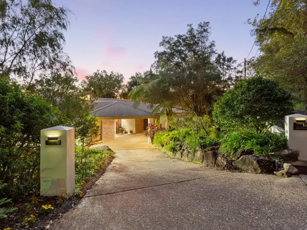 Springwood 4 Bedroom A Hidden Hilltop Sanctuary with Panoramic Prestige