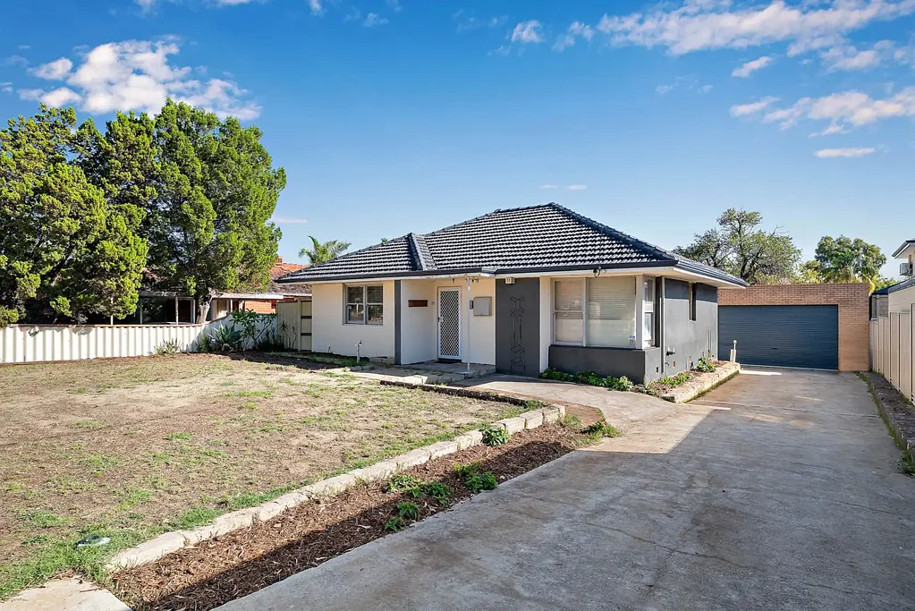 Westminster 4房  728SQM, TRIPLEX POTENTIAL, BUT HAVE YOU SEEN THAT CEILING?