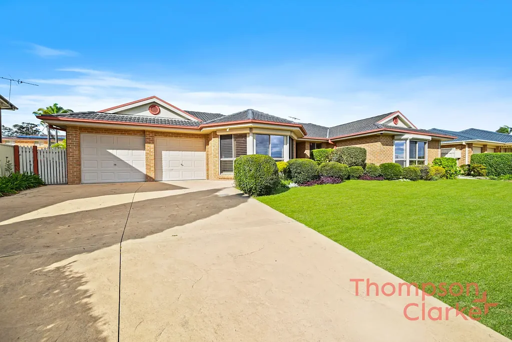 Ashtonfield 4બેડરૂમ Beautifully Maintained Family Home with Established Gardens and Exceptional Outdoor Living
