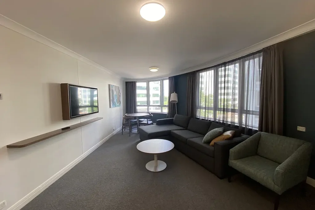 Large One bedroom perfectly located in Chatswood included the bill