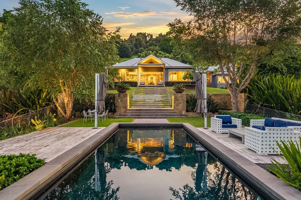 Federal 8chambre A 58-acre lifestyle estate for grand-scale living with multiple dwellings