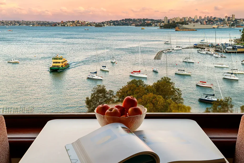 North Sydney 2房 海港大桥景观 精品楼顶层公寓 自然光充沛 集成洗衣设施 安全对讲机入口 渡轮码头近便 Iconic Sydney Harbour Views from 'Rockcliff Mansions'