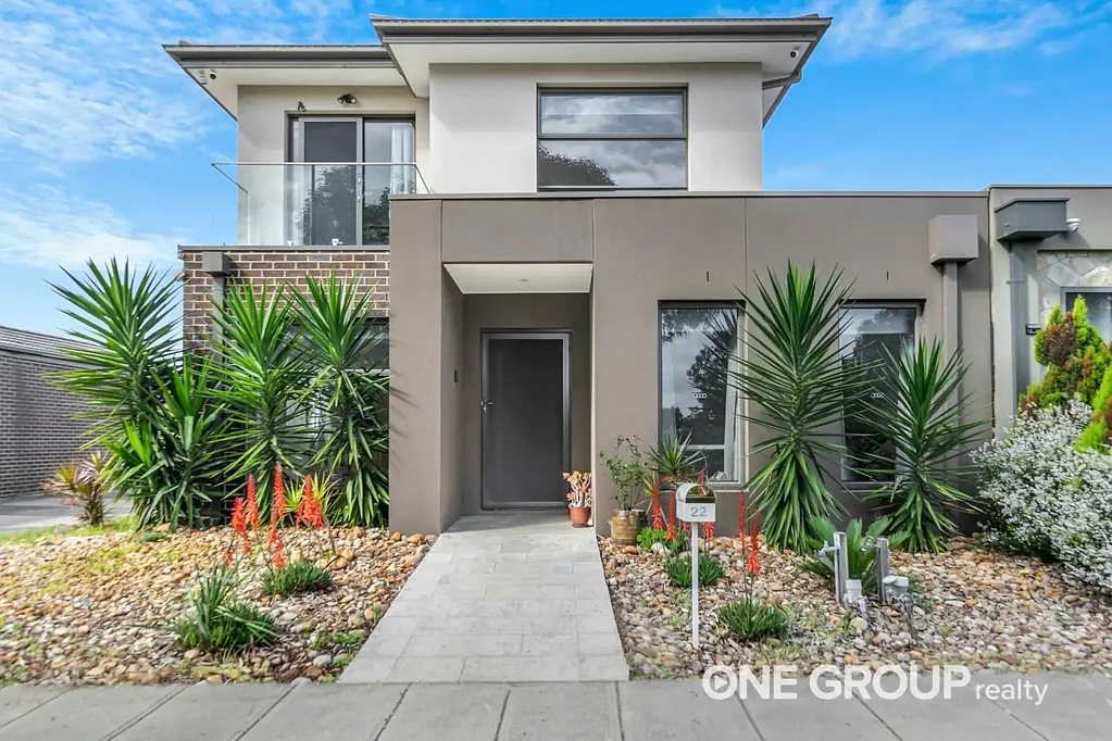 Spacious Family Home with Multiple Living Areas, Solar & Excellent Outdoor Entertaining!