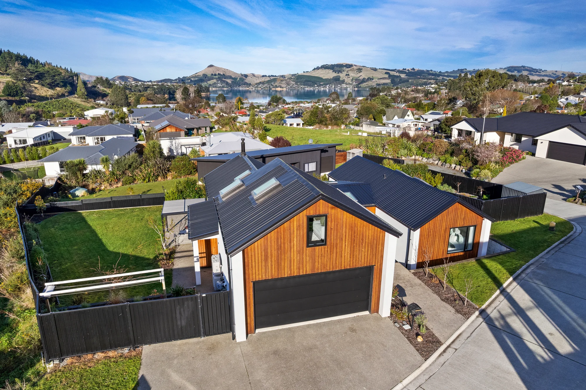 Sawyers Bay 4房  Near New, Stylish Living - not yet under offer