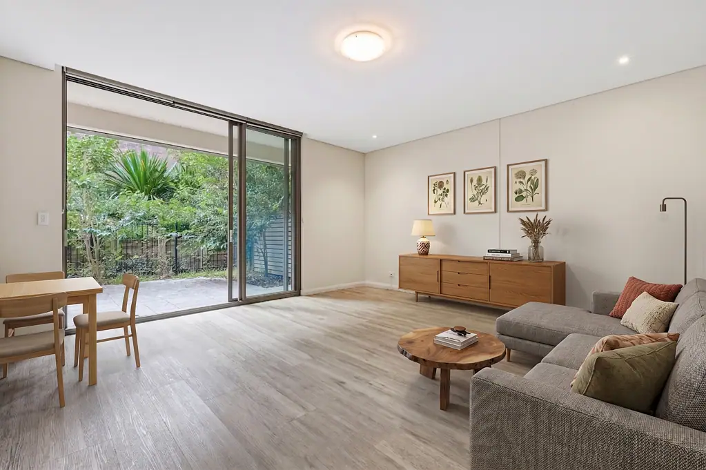 Modern Ground Floor Apartment with Private Garden
