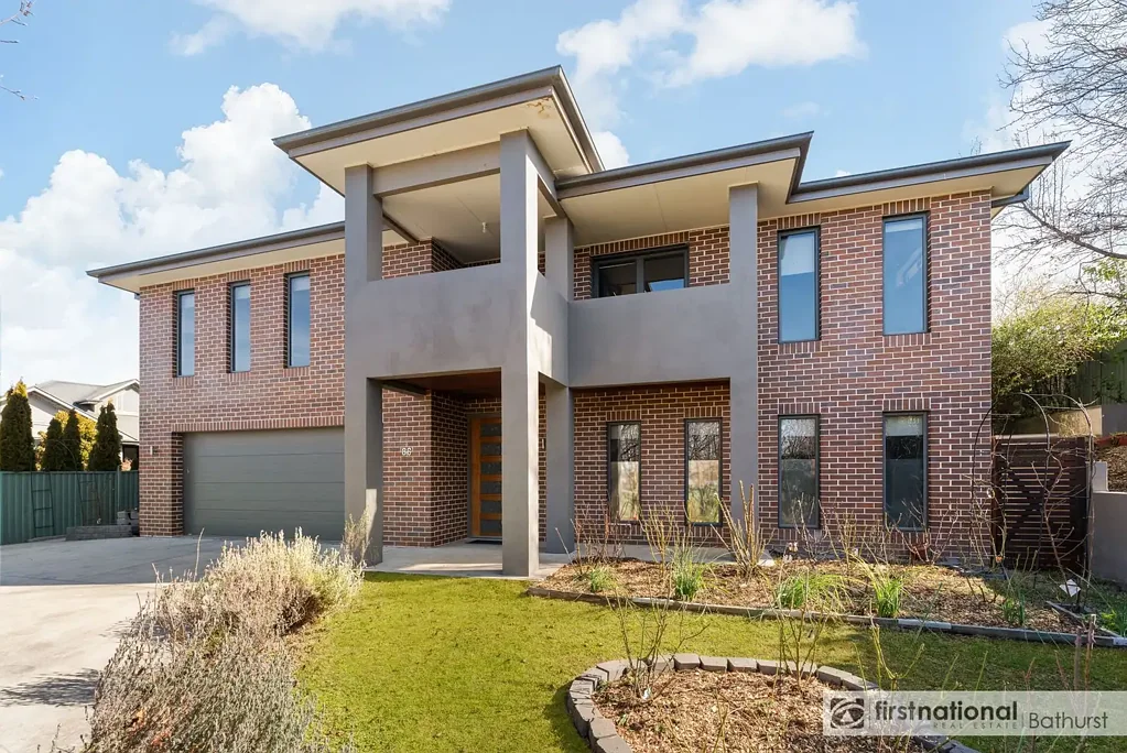 Llanarth 4 Bedroom Exquisite Dual-Level Home on Cedar Drive!