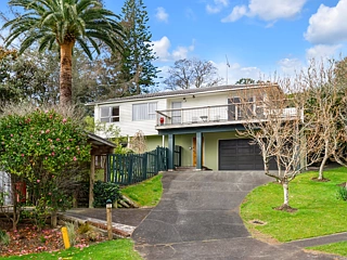 15 Robbies Road, Shelly Park, Manukau City