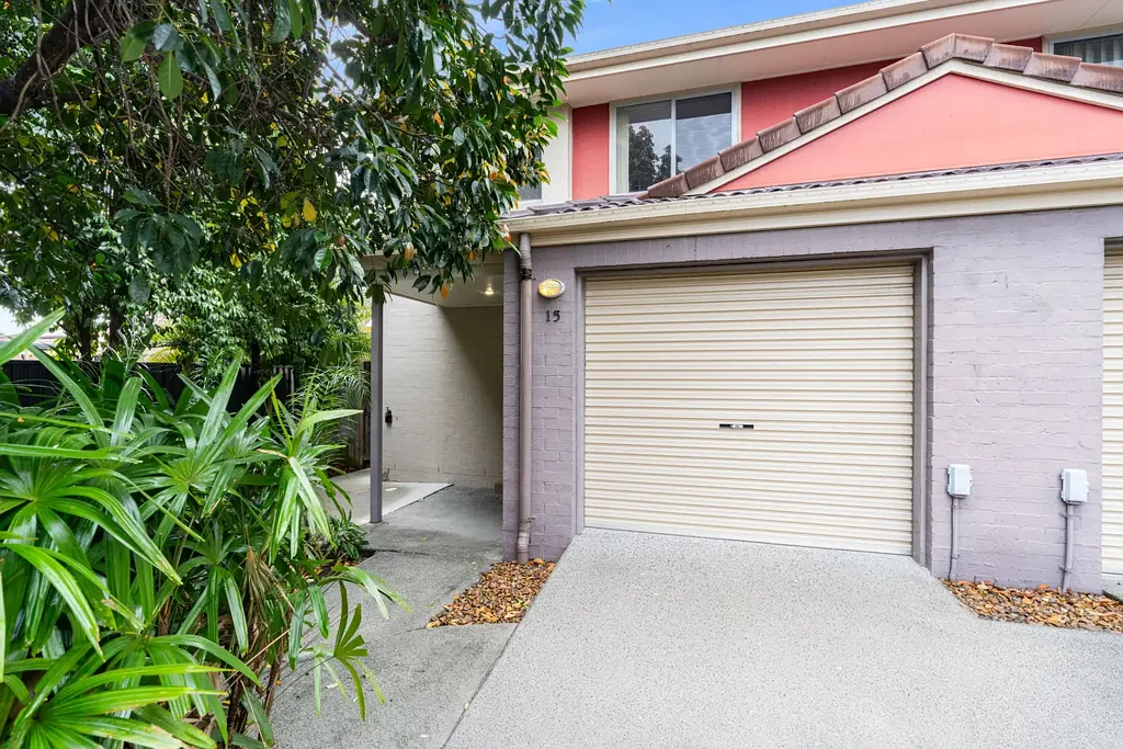 Meadowbrook 3房 提供舒适、便利和低维护生活方式的端户联排别墅 End Townhouse Offering Comfort, Convenience and Low-Maintenance Living