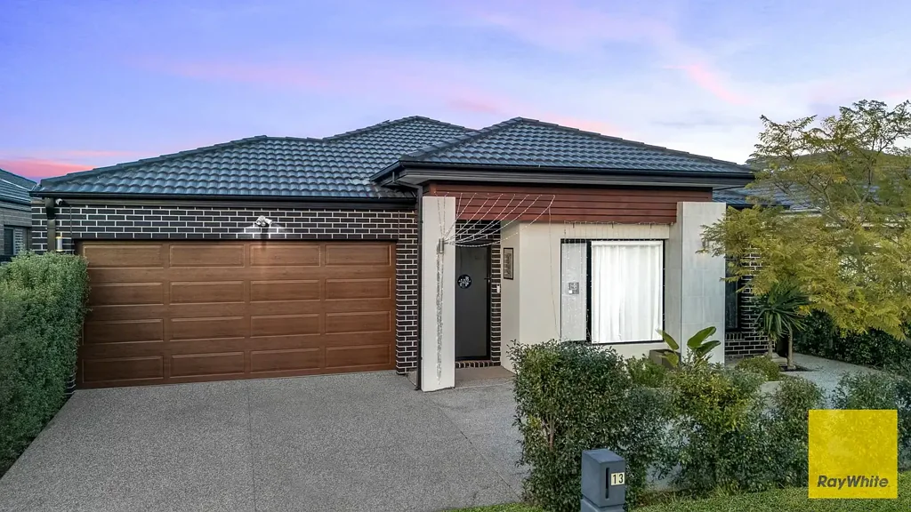 Tarneit 4 Bedroom Luxurious and Stylish Family Home in New Gate Estate!