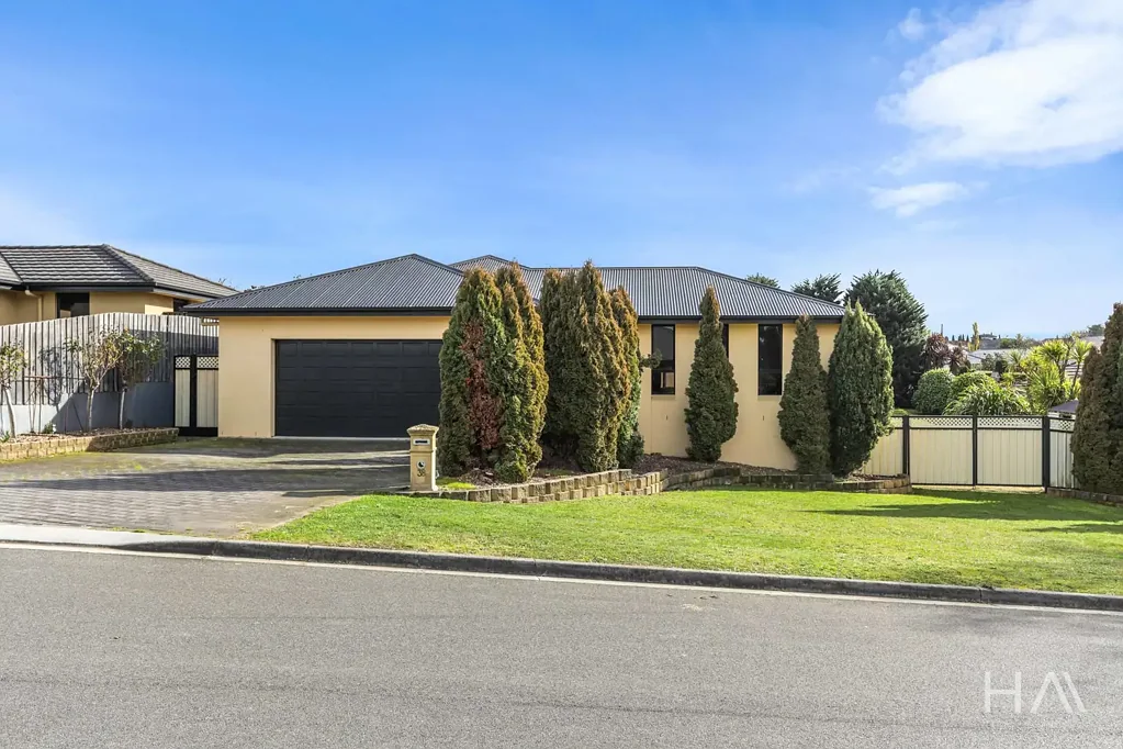 Youngtown 4ਬੈੱਡਰੂਮ One of Youngtown's Most Sought-After Family Locations