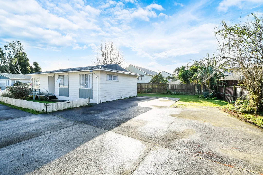 Clover Park 3房  Prime Location with Ample Off-Street Parking
