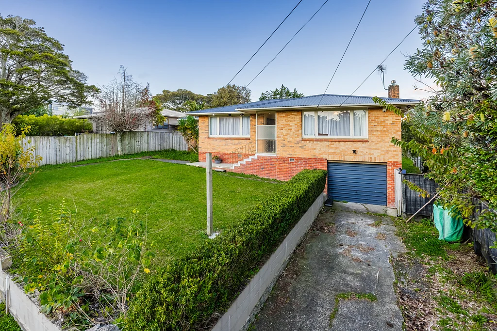Manurewa East 2 Bedroom Unlock the Value of 809 sqm Freehold Land