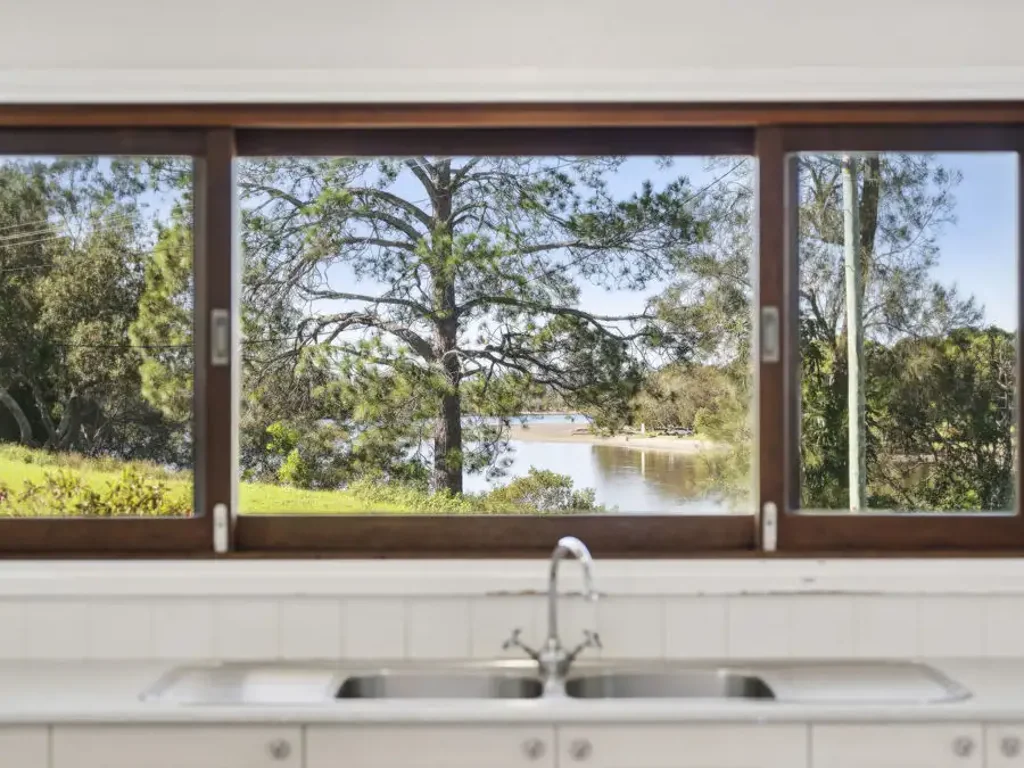 Urunga 3 Bedroom Dreaming of a Riverside Cottage...